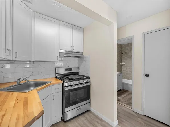 2201 Barclay Manor #22A, Newburgh, NY 12550