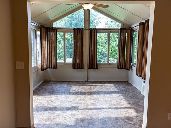 5th image of 9411 White Hall Ln