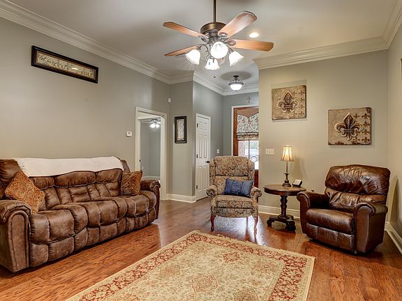4th image of 144 Country Garden Ln