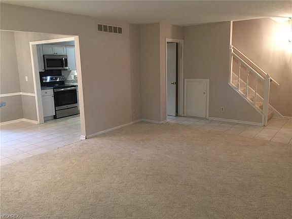 4th image of 74 Yardley Ln