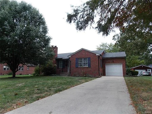 111 Grant Dr photo 1