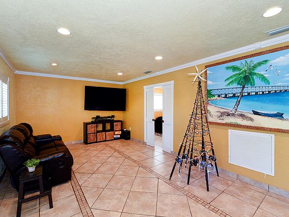 5th image of 179 N Coconut Palm Blvd