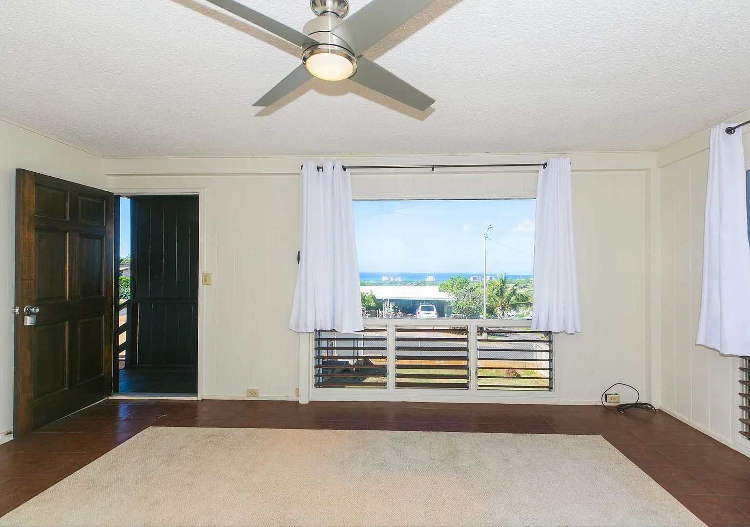 Amazing views, spacious floorplan, bonus family room, huge yard and more! — Photo 2