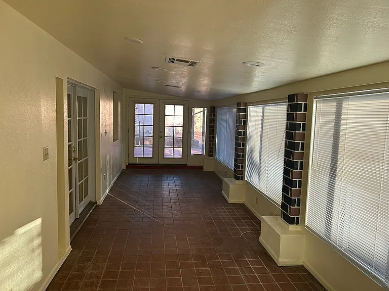 E 2nd Pl — Photo 40