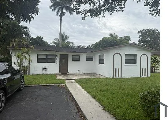 3 bed, 1300 sqft, $3,475 — Photo 1