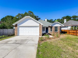 203 Summer Ln, Fort Walton Beach, FL 32547