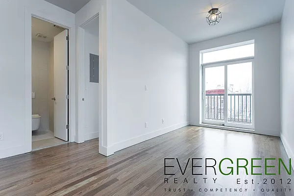 Rented by Evergreen Apartments BK | media 25