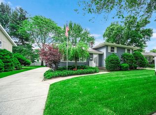 520 Hickory Ln, Munster, IN 46321