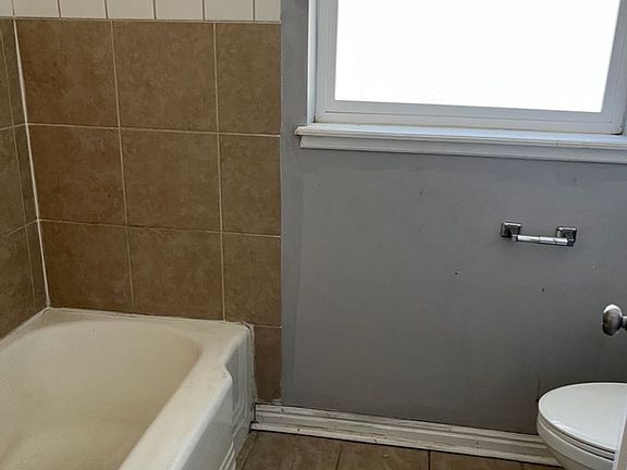 5th image of 2300 Jefferson Ave #65