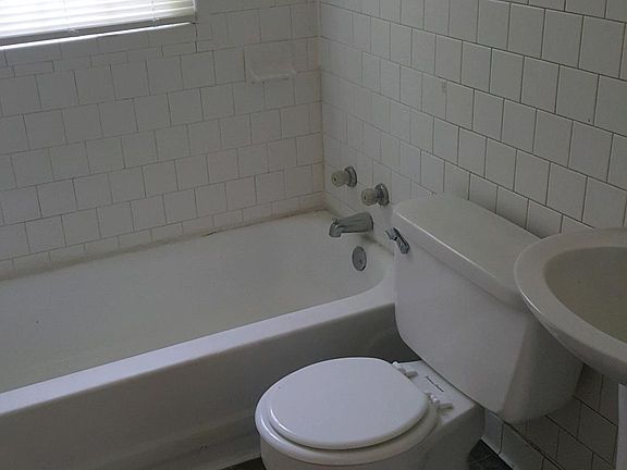4th image of 4032 McKay Ave