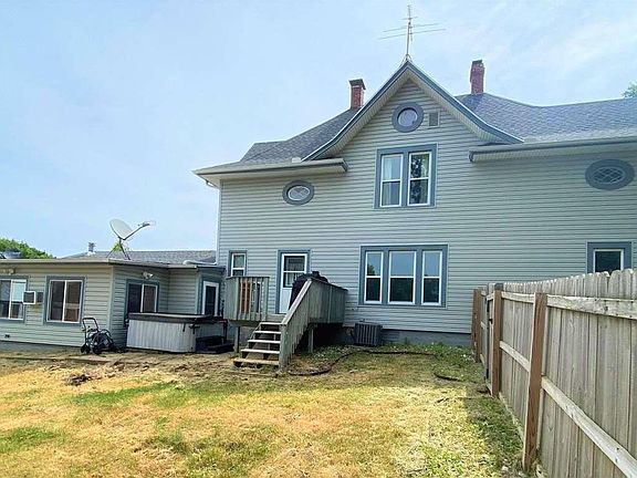 4th image of 123 E Main St