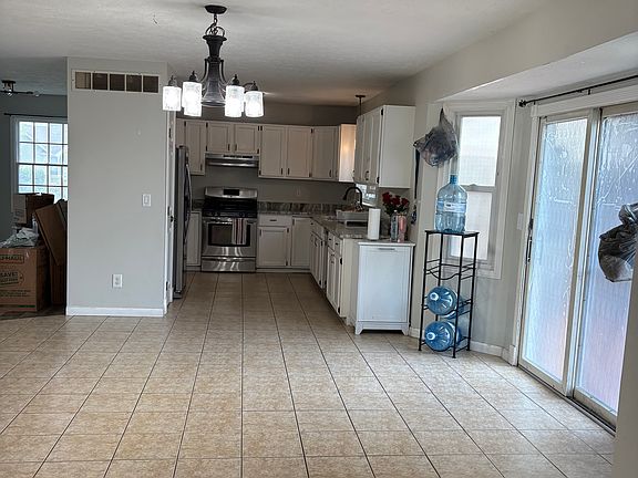 3rd image of 2102 Parker Ave