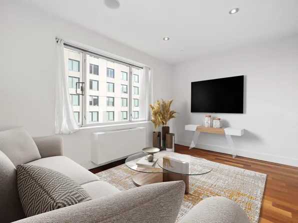 30-85 Vernon Boulevard image 3 of 9