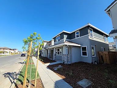 2nd image of 118 E Vince St