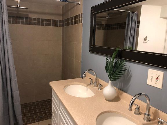 5th image of 1923 N Richmond St #1
