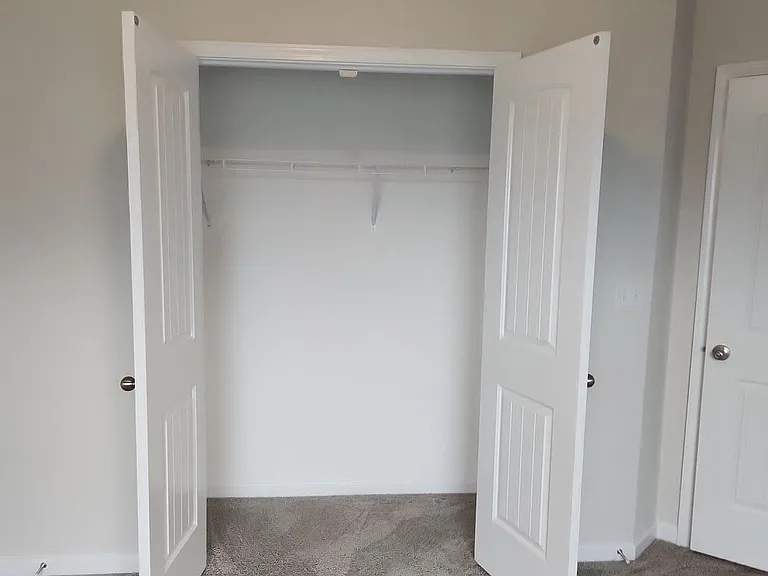 497 Hillsborough Dr — Photo 32