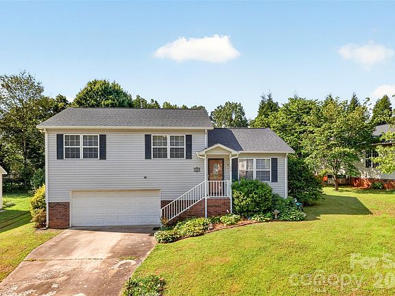 2nd image of 1820 Hampshire Dr