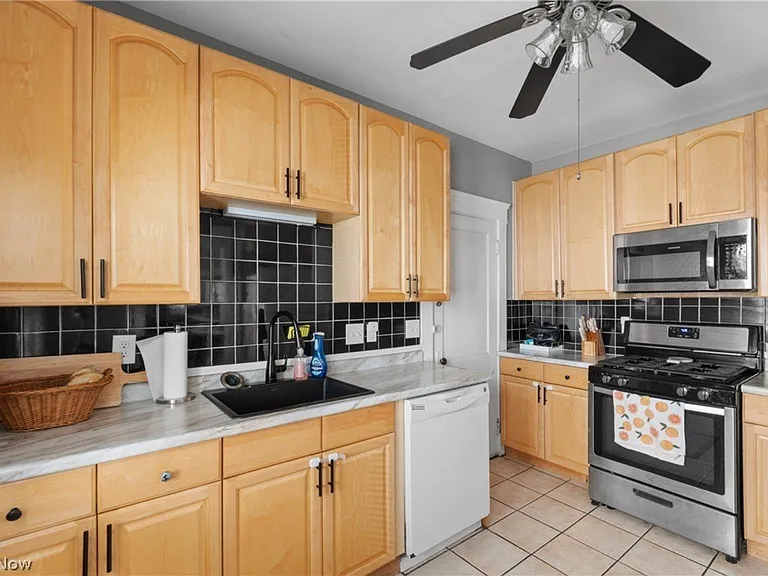 1257 Donald Ave — Photo 9
