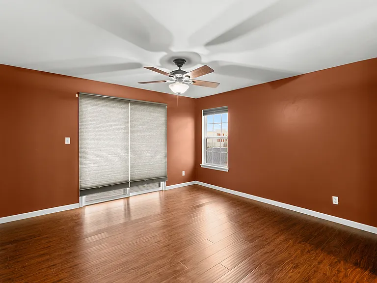 10201 Spring Creek Ln — Photo 12