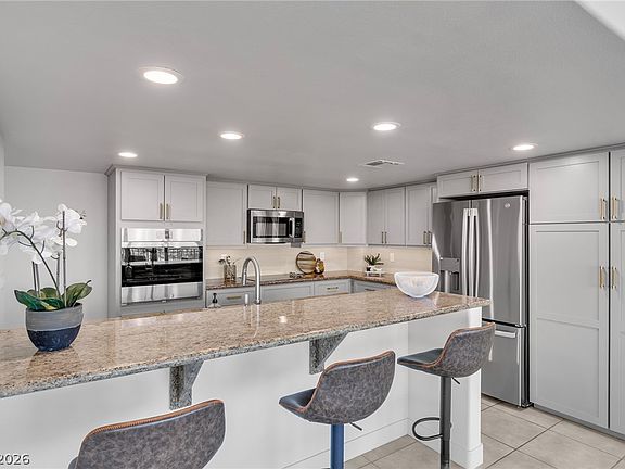 4th image of 3111 Bel Air Dr Unit 18B