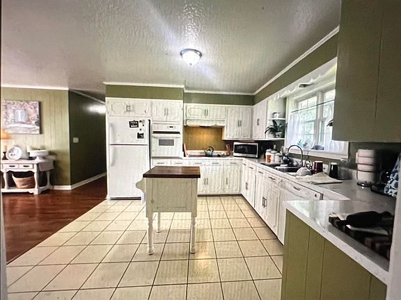 5th image of 600 E 2nd St