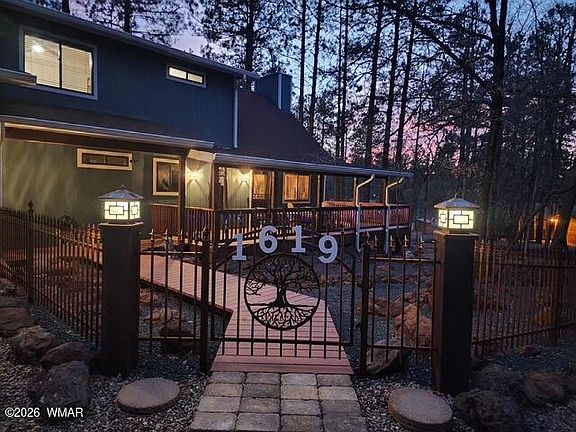 3rd image of 1619 E Woodchuck Ln