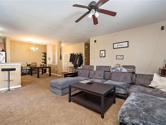 4th image of 924 Southmoor Dr Unit 205