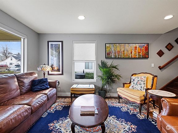 5th image of 26 E Chestnut Street
