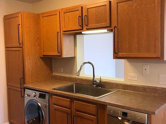 3rd image of 637 E Woodland Park #503