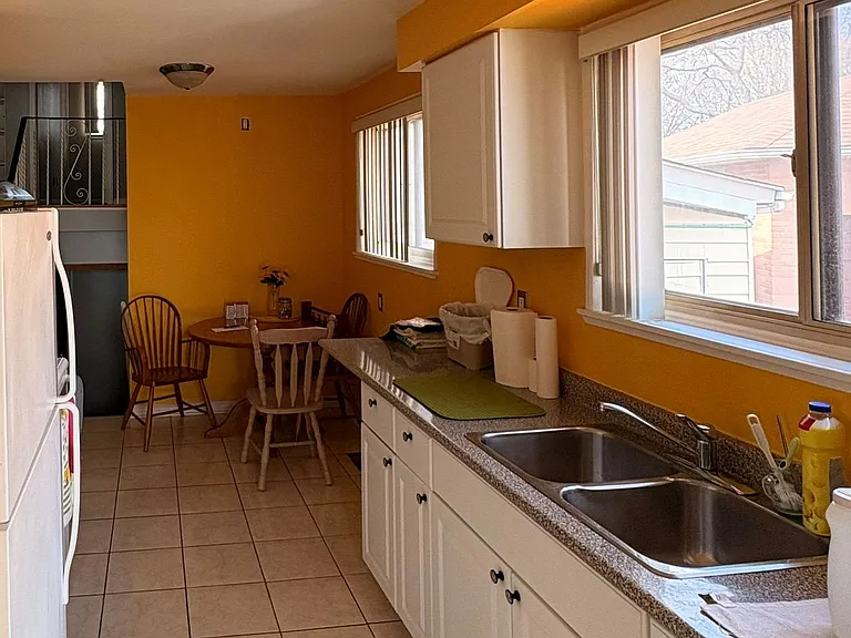 9 Syracuse Cres — Photo 3