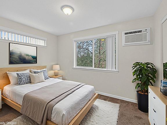 5th image of 624 SW Drumwood Ave APT 2