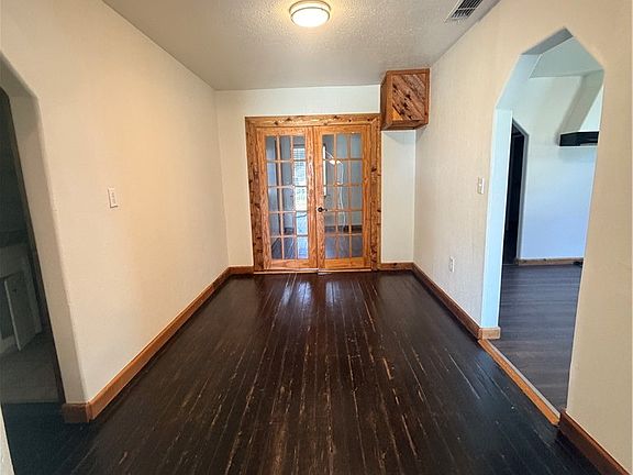 4th image of 1020 E 5th St