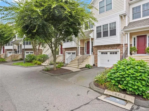 802 Woodland Hills Drive #802, Trumbull, CT 06611
