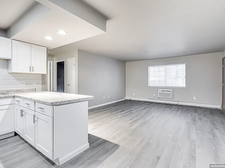 Stonecreek Apartments — Photo 37