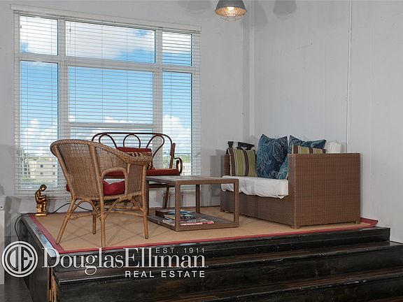 5th image of 250 NW 23rd St Unit 305