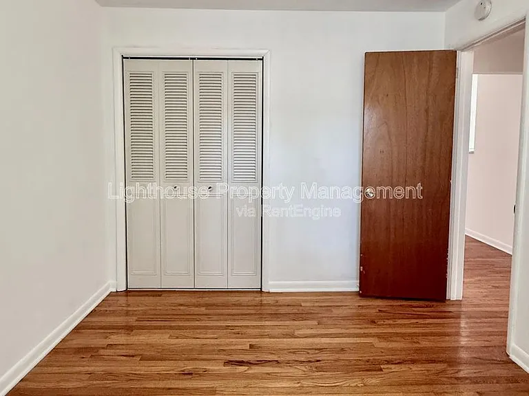 2118 Woodbine Ave — Photo 9