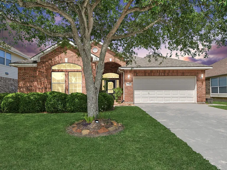 945 Autumn Brook St — Photo 3