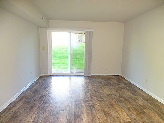 3rd image of 128 Hilldale Dr APT K