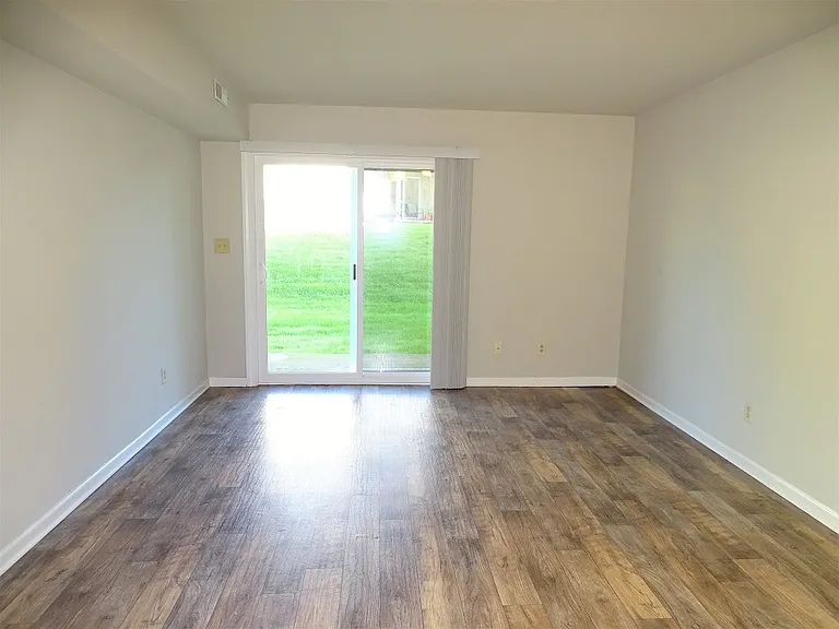 128 Hilldale Dr #K — Photo 3