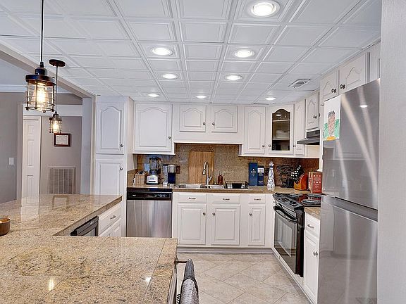 5th image of 4328 Lakeshore Ln #74