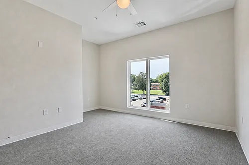 727 Poyntz Ave #204 Photo 1