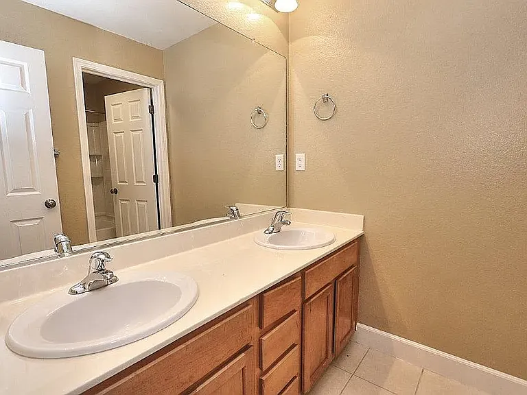 1366 Rawlings Ln — Photo 22