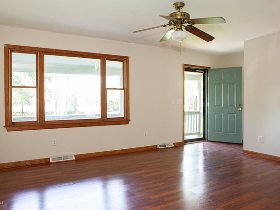 4th image of 9253 Parker Trail NE