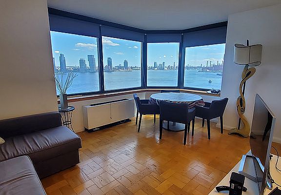 5th image of 415 E 37th St APT 15F