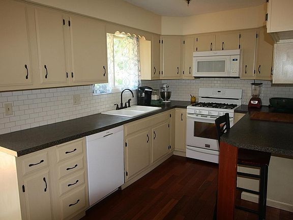 2nd image of 8325 Courtland Dr NE