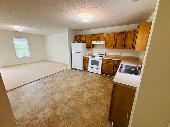 2nd image of 1090 Long St NE