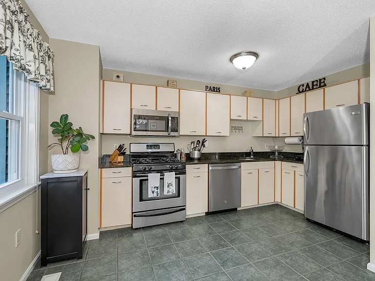 95 Tennis Plaza Rd #7 — Photo 9