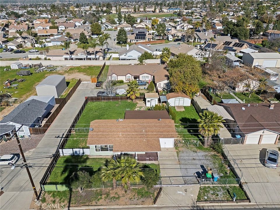 1st image of 340 W Avenue L