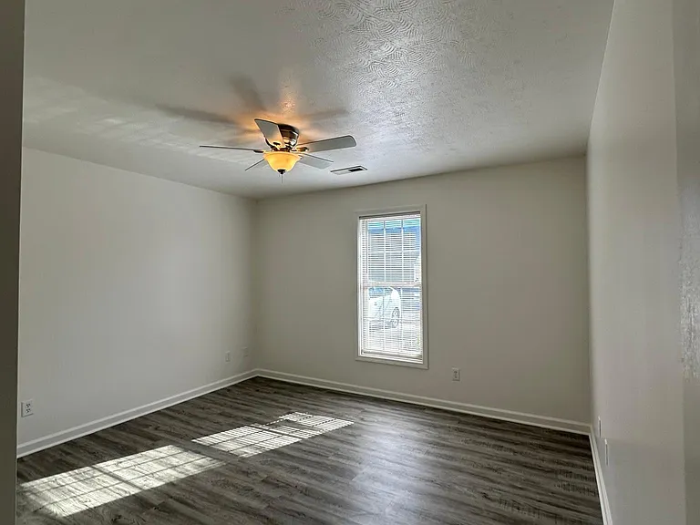 708 E Utica St #B — Photo 8