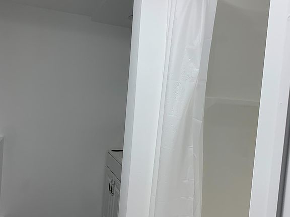3rd image of 2716 Beech Dr Floor 1